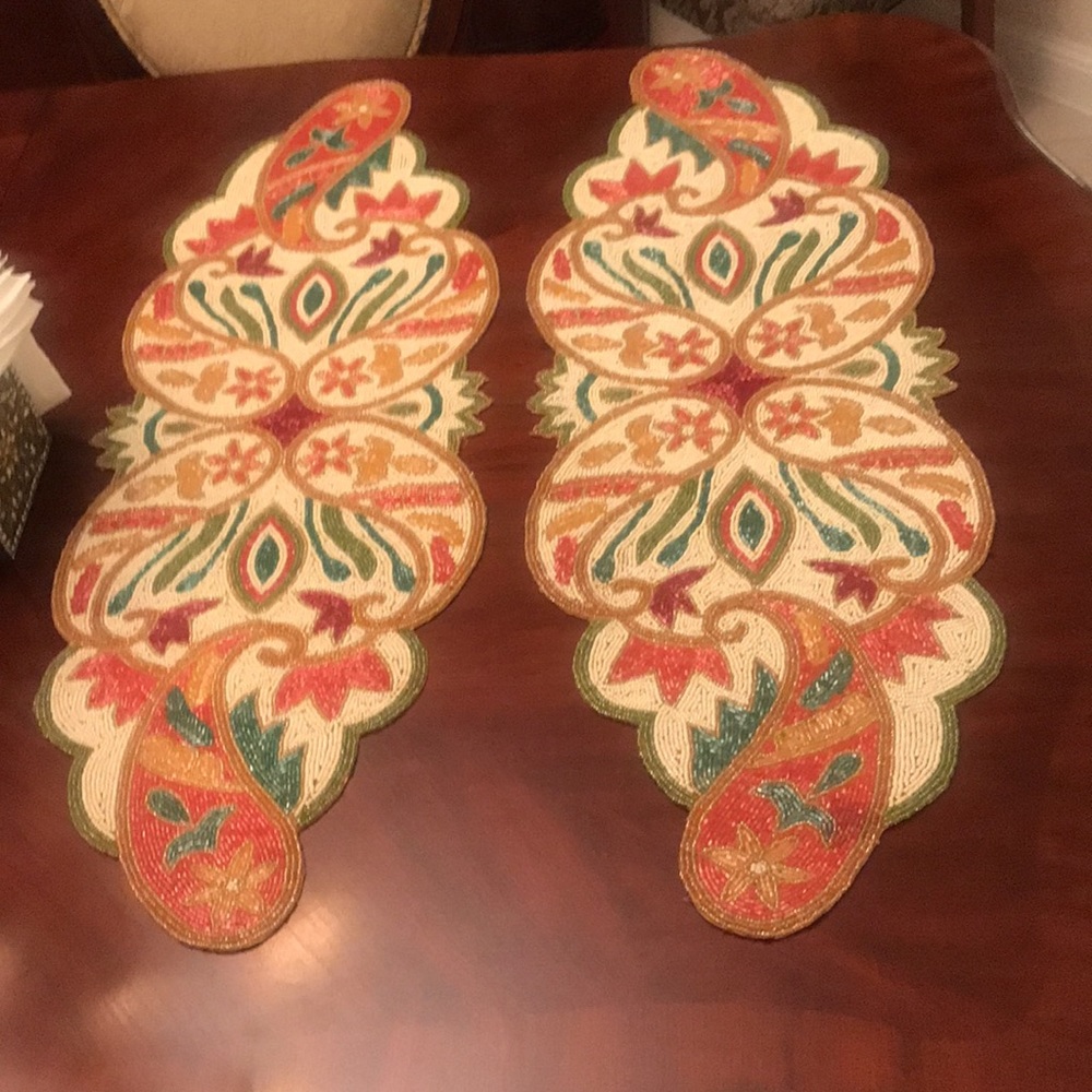 Beaded runner